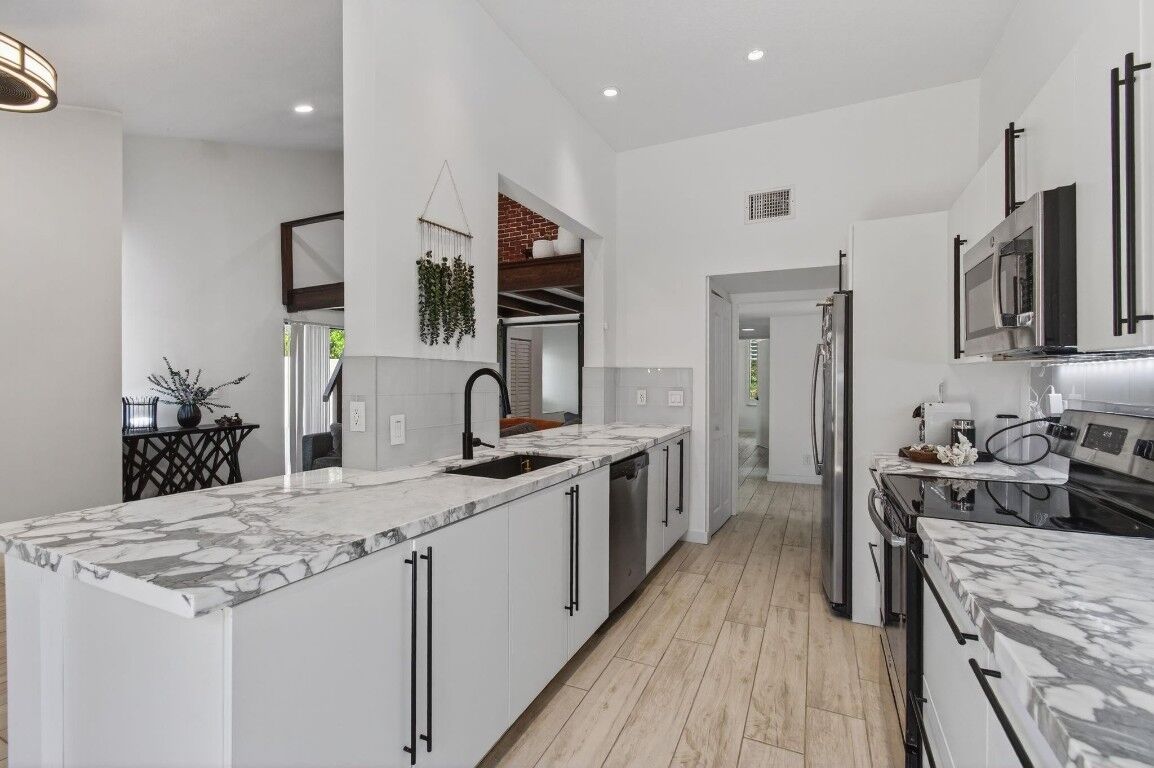 Property Photo:  1089 NW 13th Street 1  FL 33486 