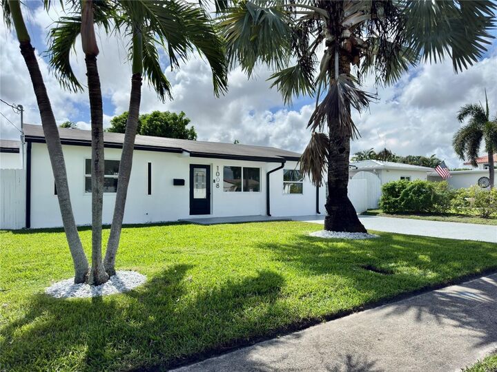 Property Photo:  1008 Mango Isle  FL 33315 