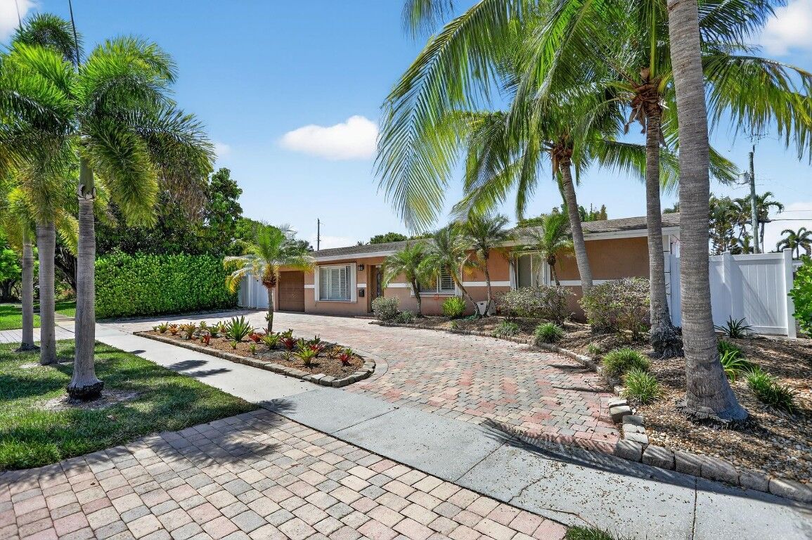 Property Photo:  1007 SE 6th Street  FL 33441 