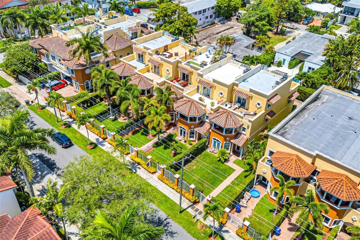 Property Photo:  913 NE 17th Way *  FL 33304 