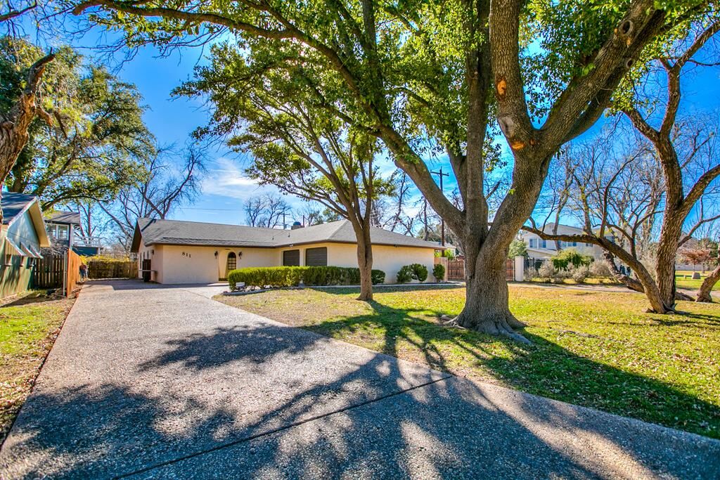 Property Photo:  811 W Ave H  TX 76901 
