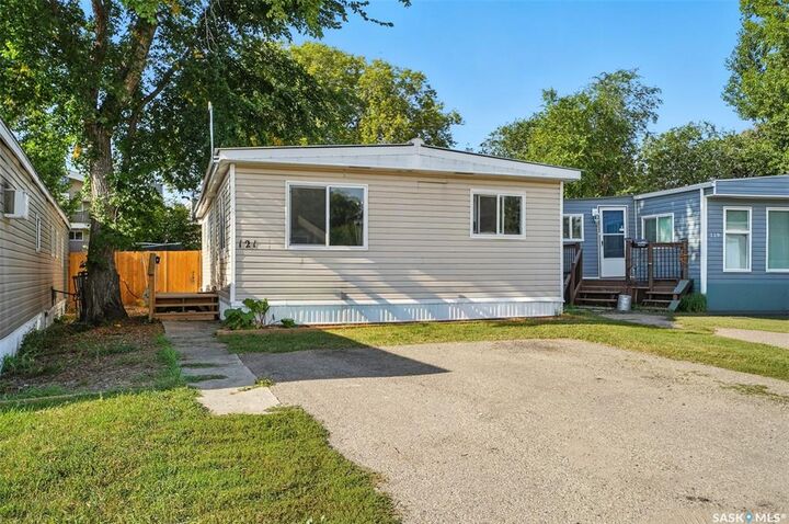 Property Photo: 219 Grant Street 121 SK S7N 2A5