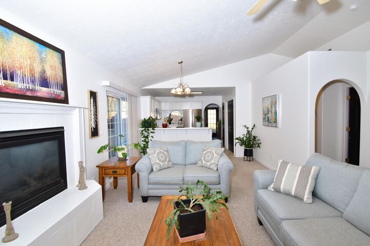 Property Photo:  105 S 9th St  ID 83313 