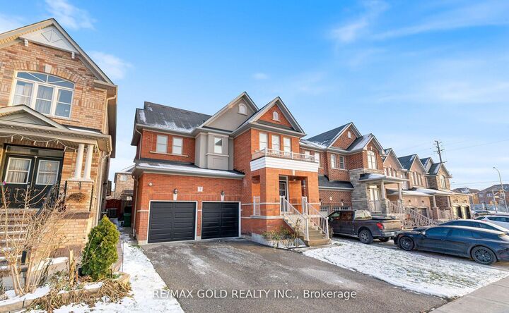 Property Photo: 7 Gardenbrooke Trail ON L6P 3L1