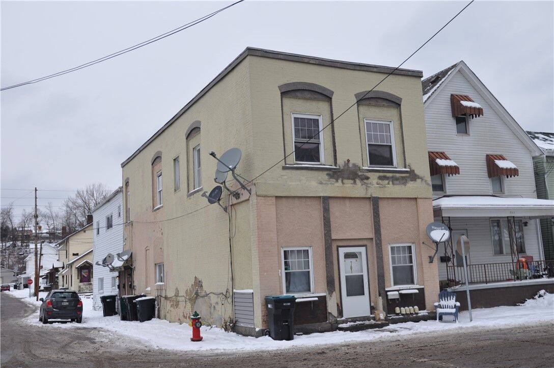 Property Photo: 701 E 2nd PA 15084