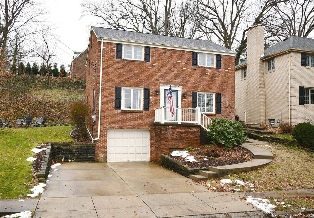 Property Photo: 912 Country Club Dr PA 15228