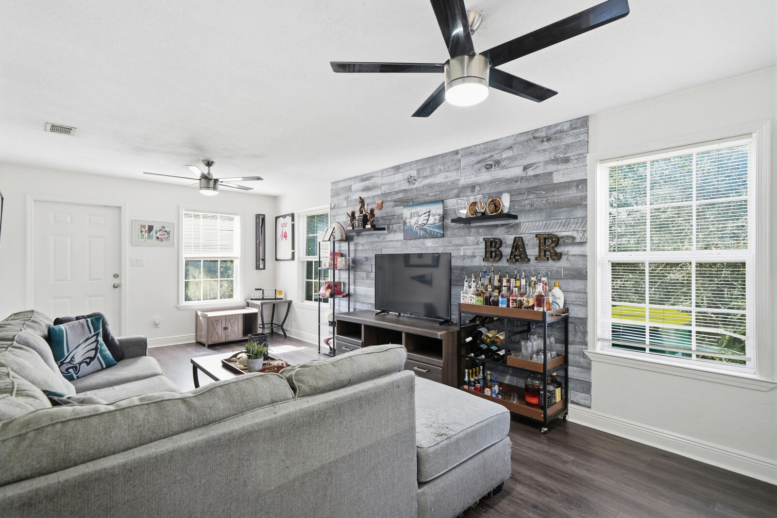 Property Photo: 327 John King Road FL 32539