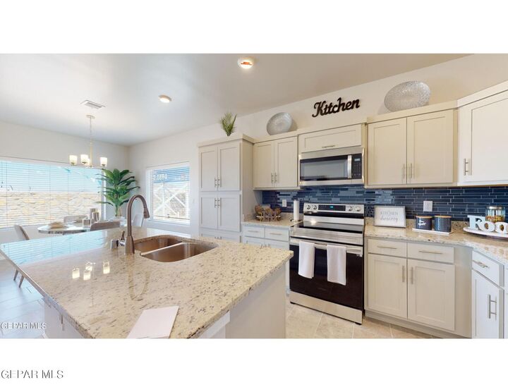 Property Photo:  916 Aircoupe Way  TX 79928 