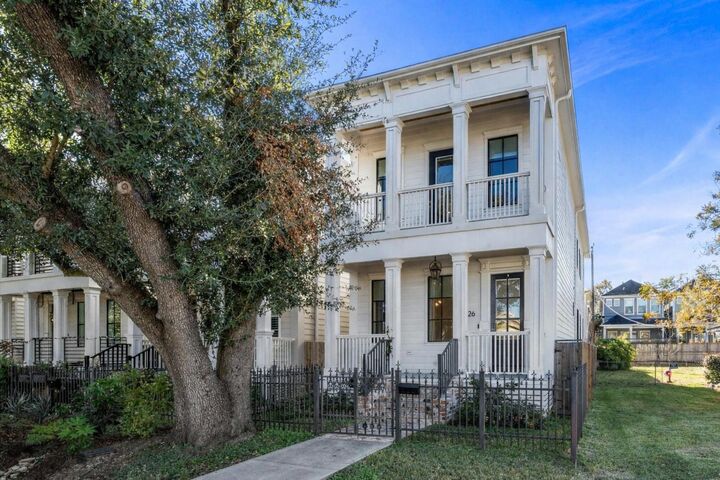 Property Photo:  726 E 28th Street  TX 77009 