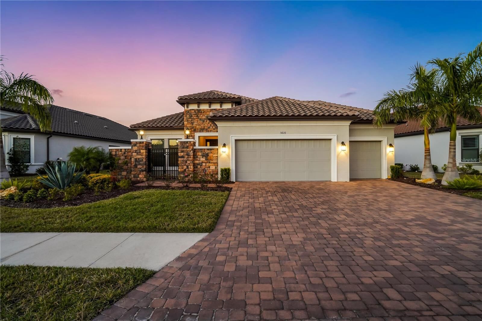 Property Photo:  5610 Caserta Court  FL 34221 