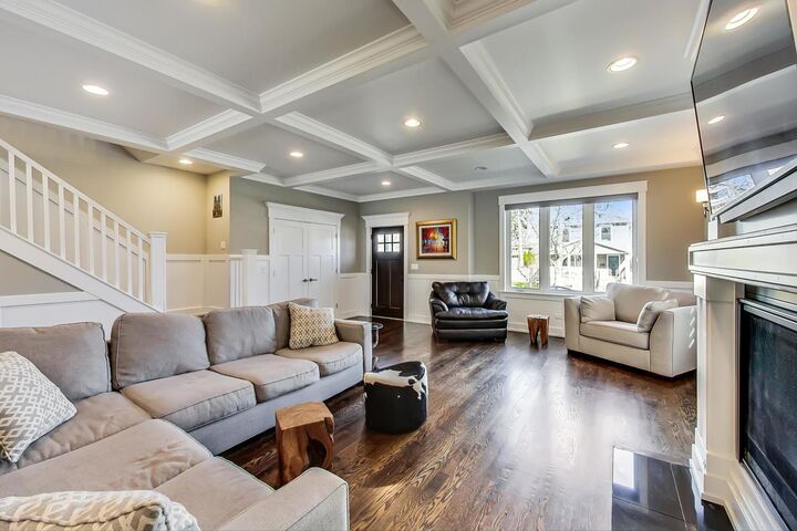 Property Photo:  6555 N Oxford Avenue  IL 60631 