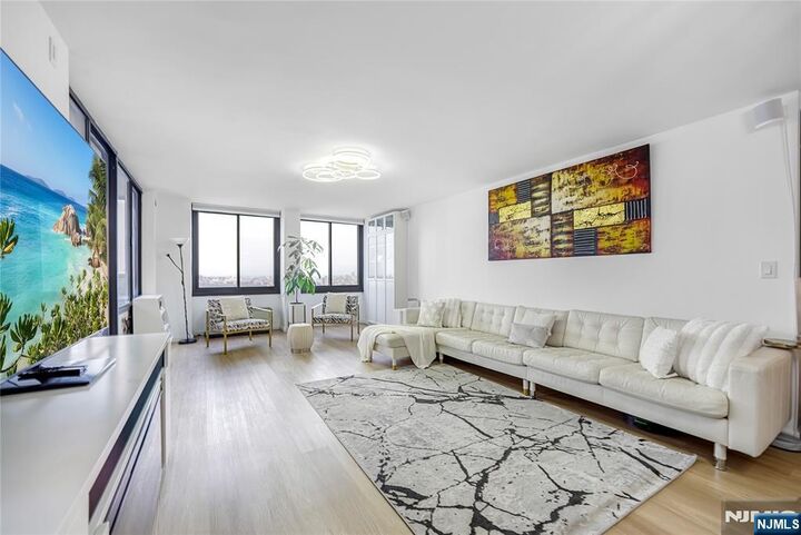 Property Photo:  200 Winston 1008  NJ 07010 