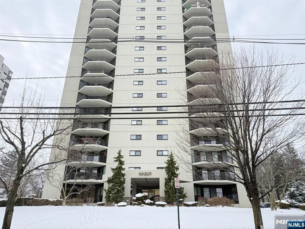 Property Photo:  245 Prospect Avenue 3D  NJ 07601 