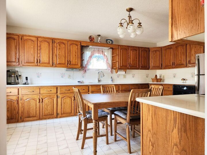 Property Photo:  112 43 Avenue W  AB T0L 0T0 