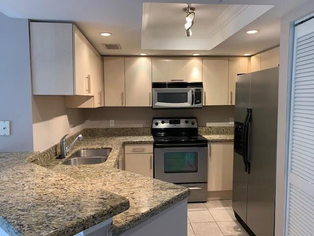 Property Photo:  2125 SE 10th Avenue 1009  FL 33316 