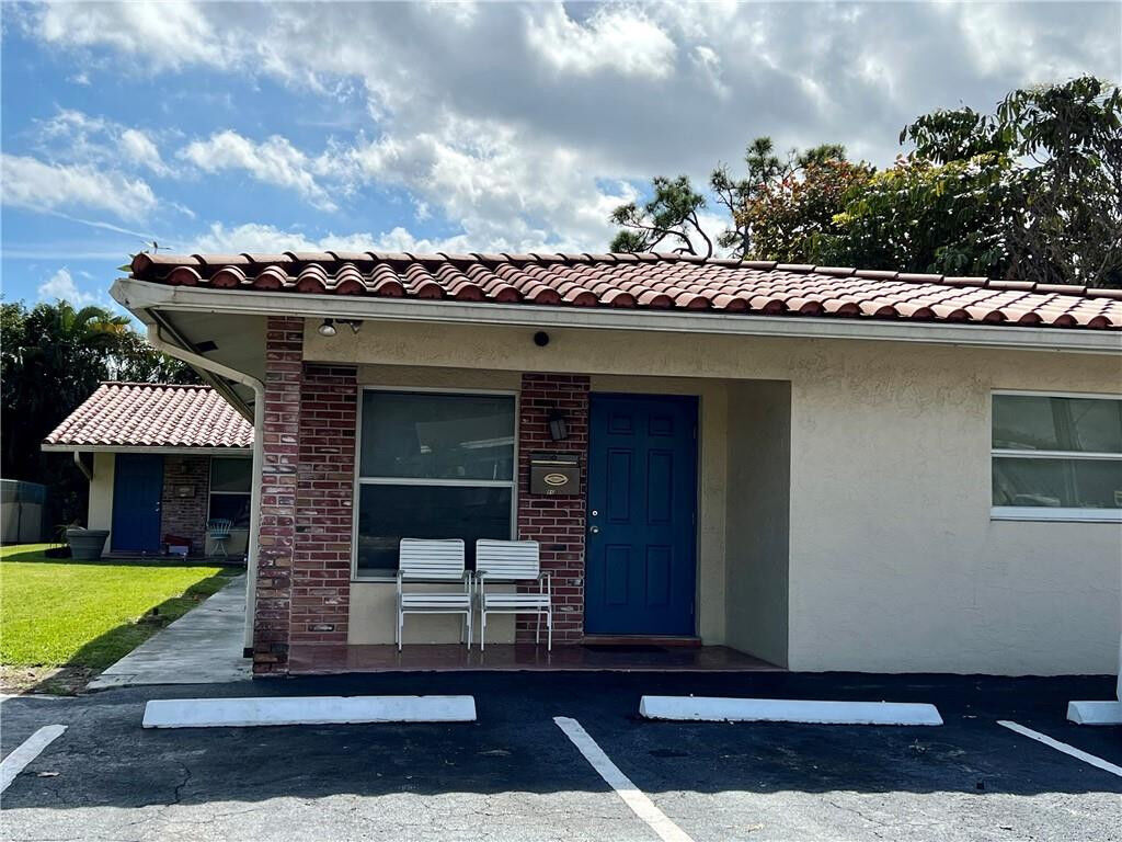 Property Photo: 860-866 NE 38th Street FL 33334