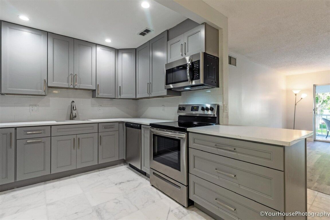 Property Photo:  6327 Bay Club Drive 4  FL 33308 