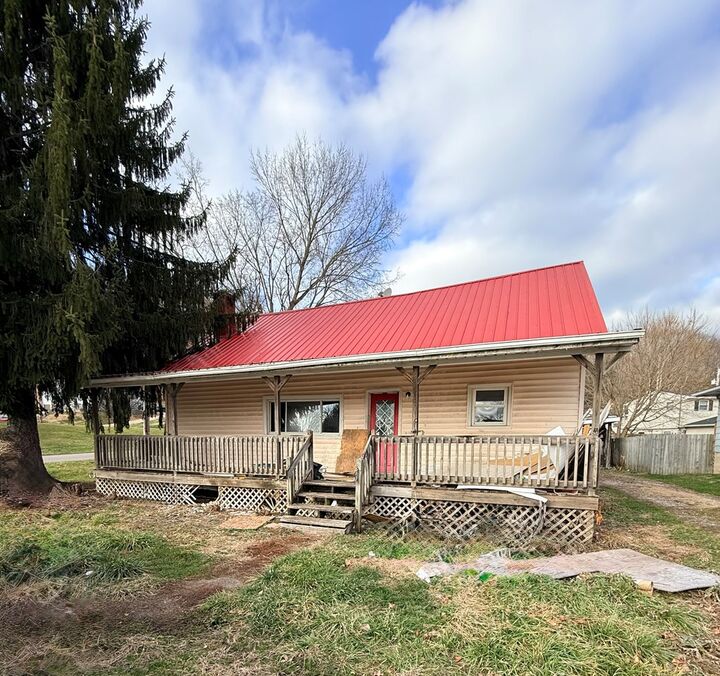 Property Photo: 586 Lincoln Street OH 45760