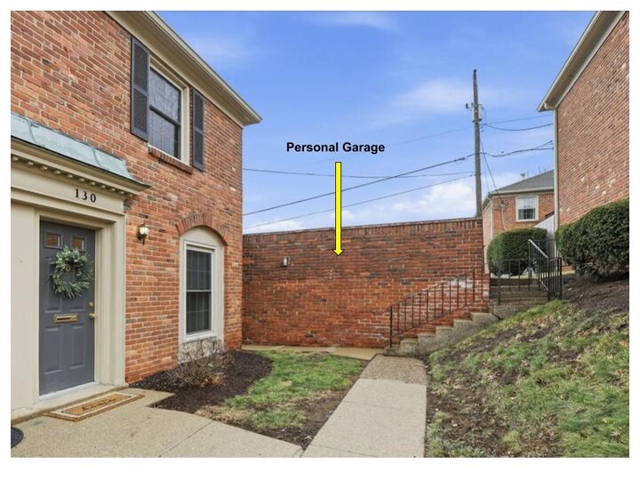 Property Photo:  130 Jamestown Ct  PA 15216 