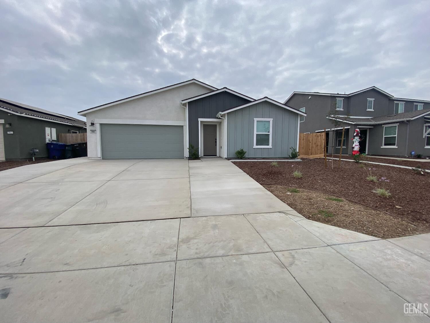 Property Photo:  5917 Vespucci Avenue  CA 93313 