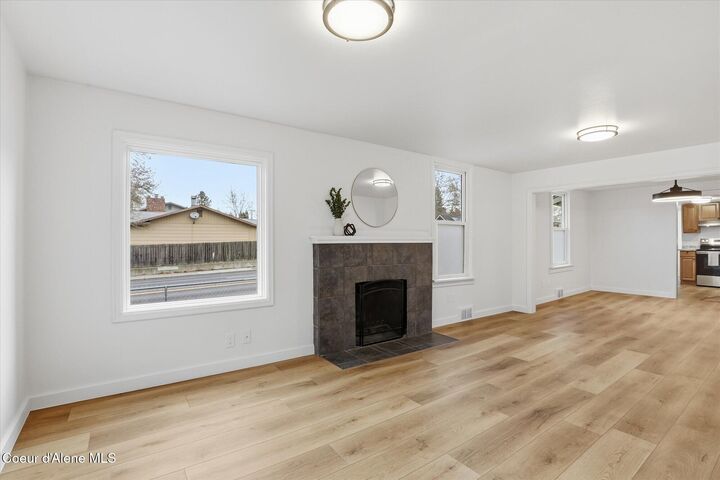 Property Photo:  4616 N Hawthorne St  WA 99205 