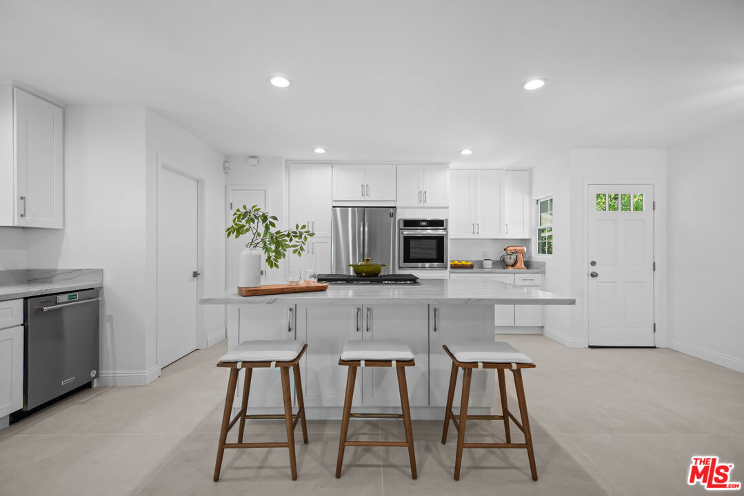 Property Photo: 2206 Outpost Dr CA 90068