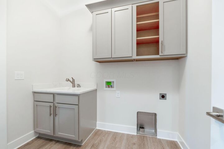 Property Photo:  1480 Dogwood Loop  OH 43065 