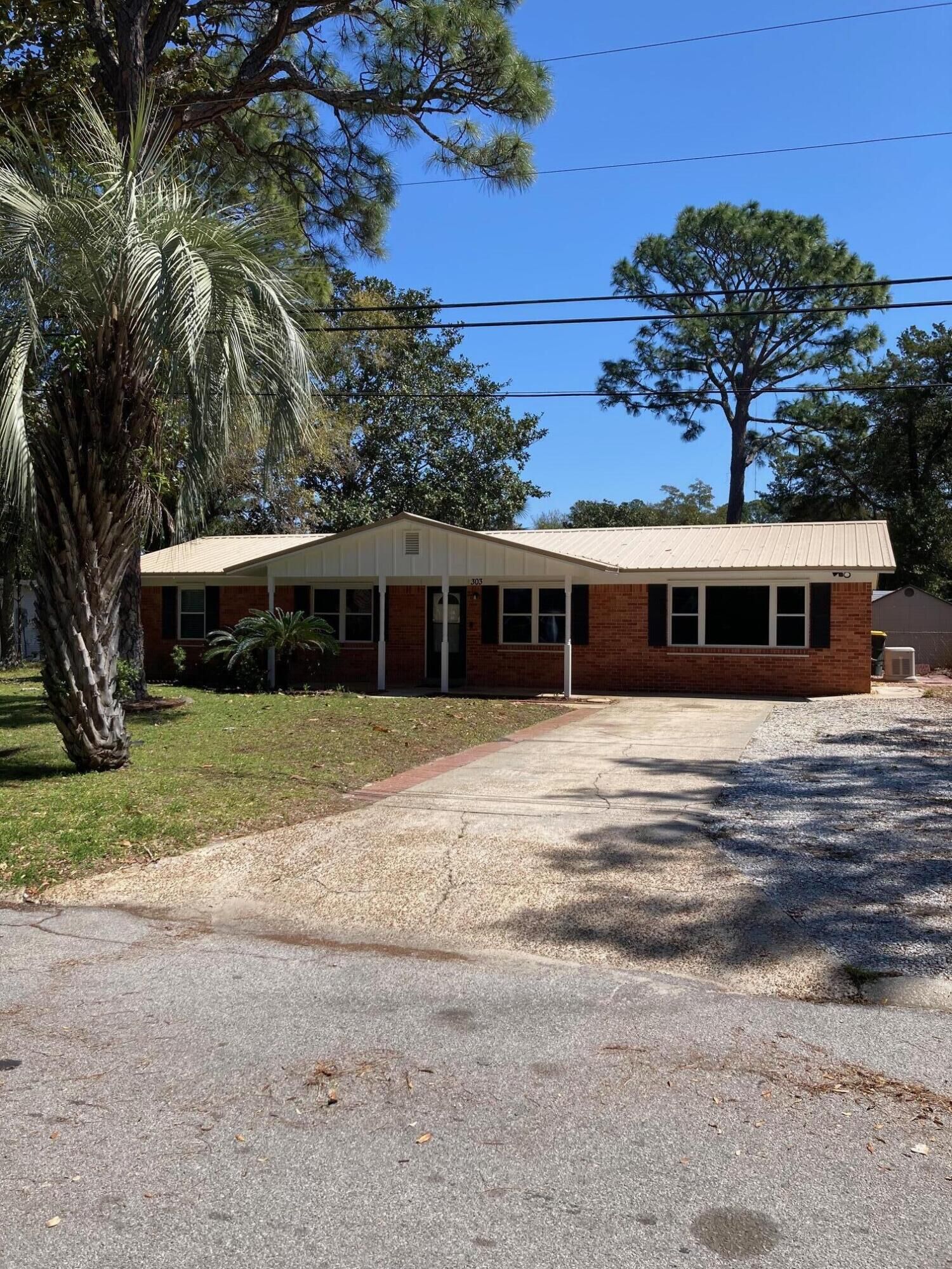Property Photo: 303 NW Linda Lane FL 32548