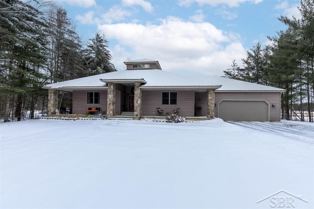 Property Photo:  3596 Traxler Drive  MI 48612 