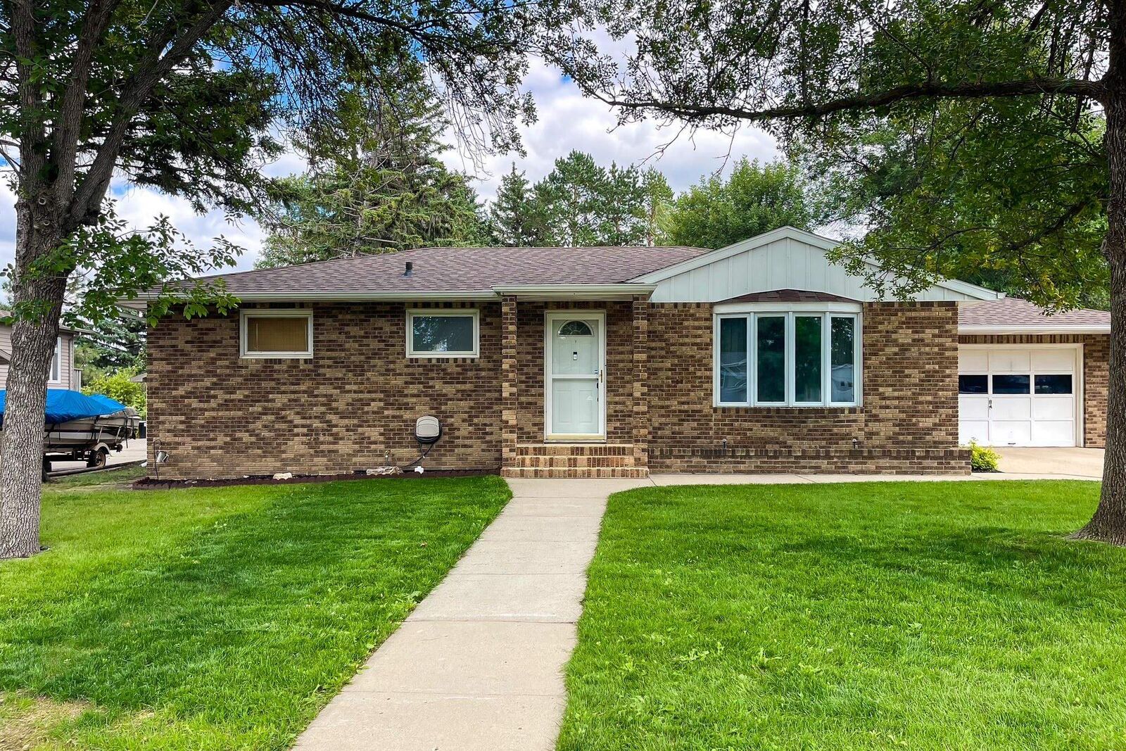 Property Photo: 1817 9th St SW ND 58701