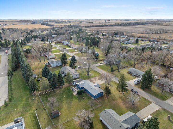 Property Photo:  2009 Parkside Dr SW  ND 58701 