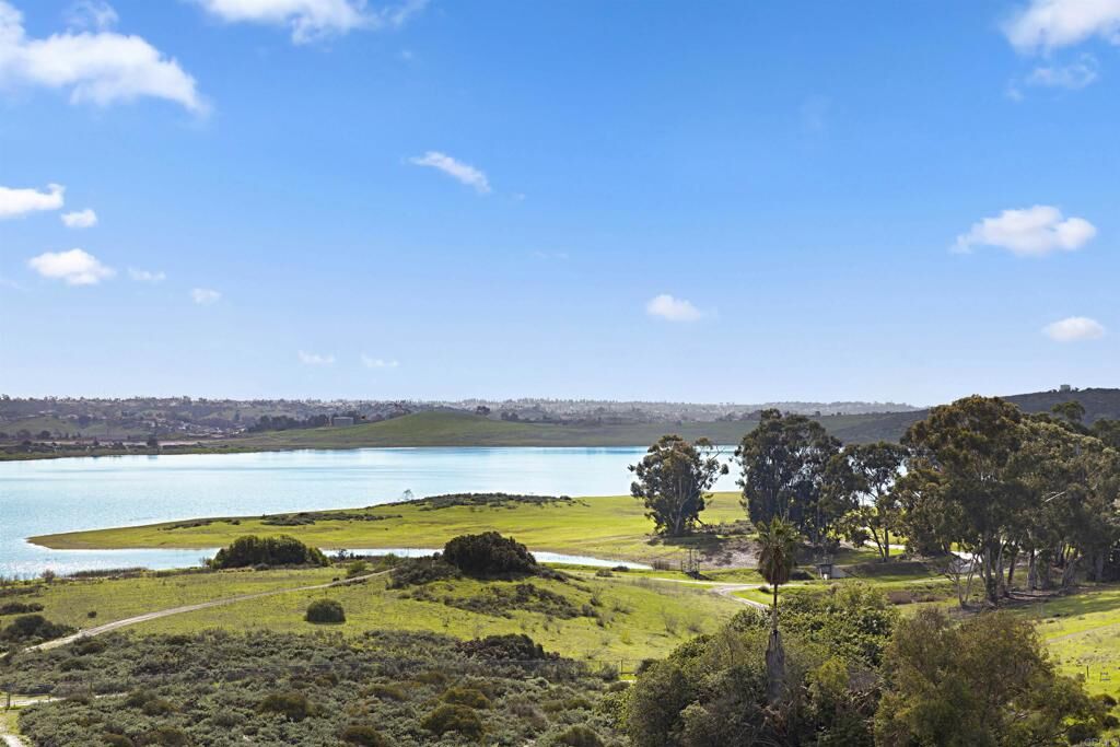 Property Photo:  363 Maria Avenue  CA 91977 