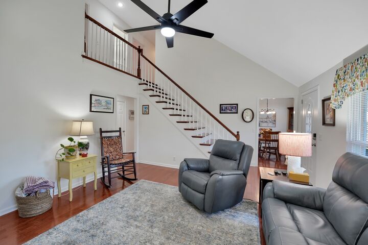 Property Photo:  1009 Victoria Ln W  TN 37075 