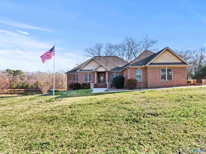 Property Photo:  51 Thornhill Road  AL 35956 