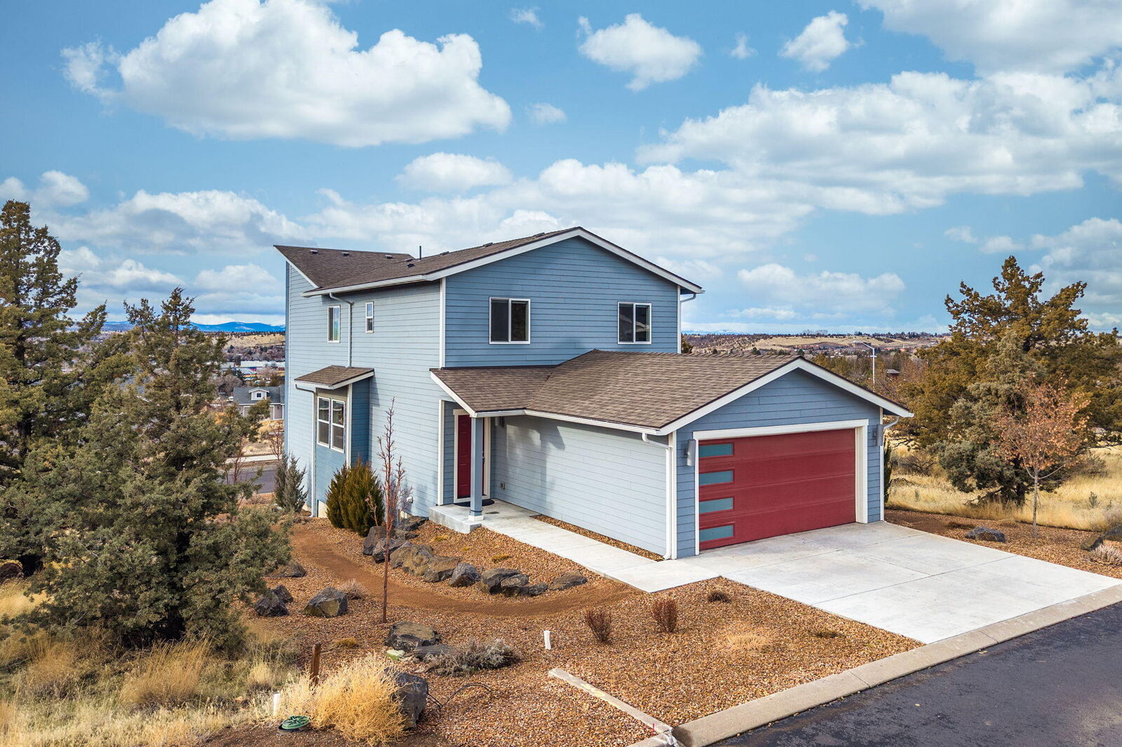 Property Photo:  433 SE Larkspur Drive  OR 97741 