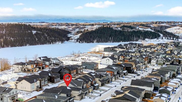 Property Photo:  29 Rowmont Common NW  AB T3L 0L4 