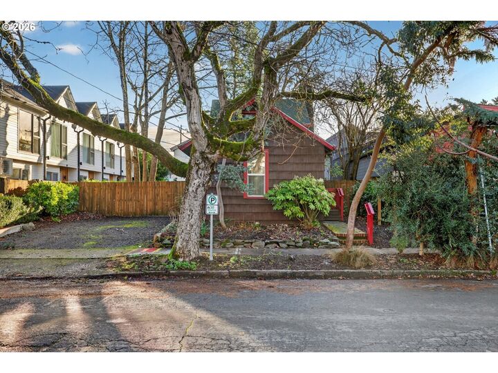 Property Photo:  7512 N Berkeley Ave  OR 97203 