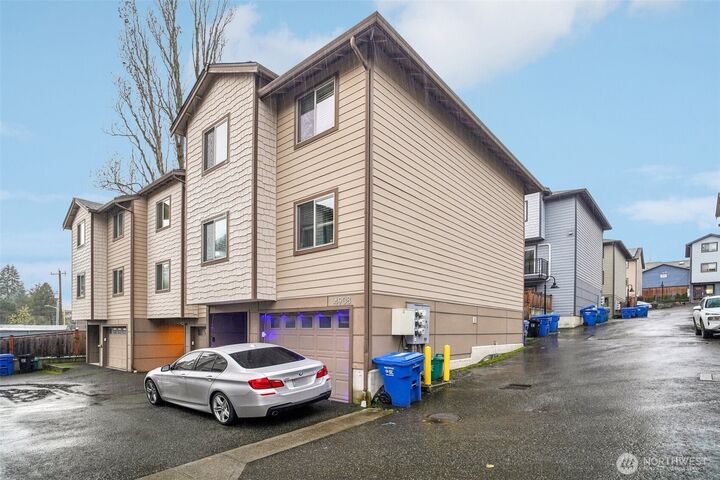 Property Photo:  4908 S Willow Street B  WA 98118 
