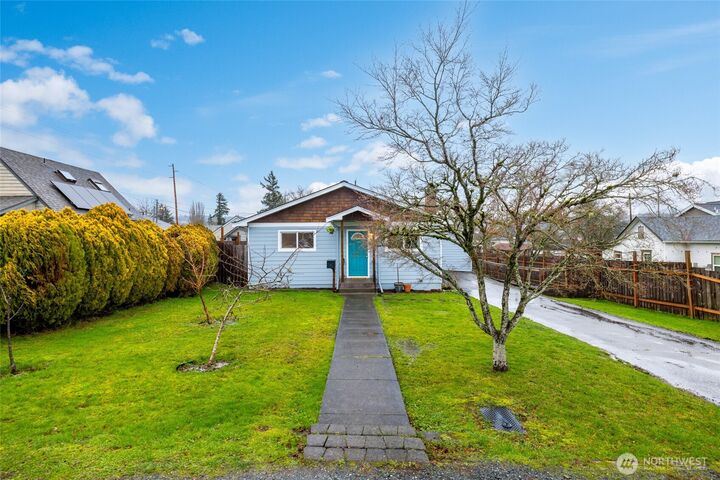 Property Photo:  2526  St Paul Street  WA 98226 