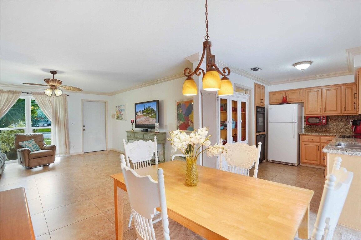 Property Photo: 115 SE 14 Place FL 33441