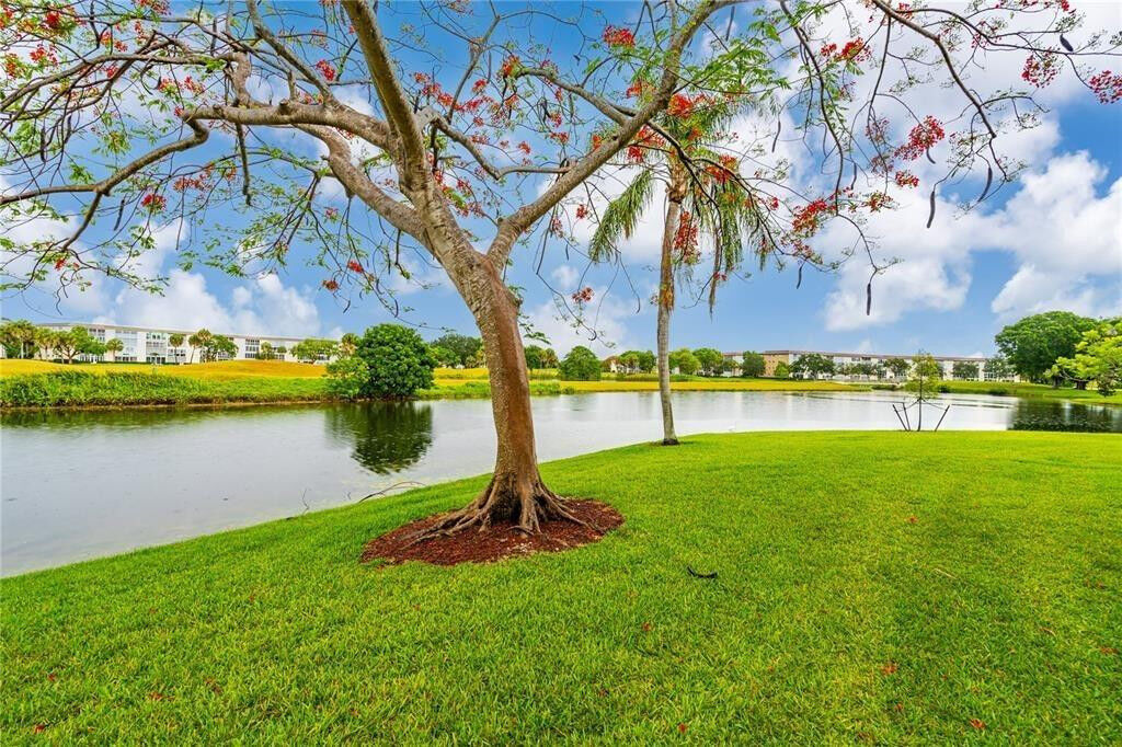 Property Photo:  2905 Victoria Place D2  FL 33066 