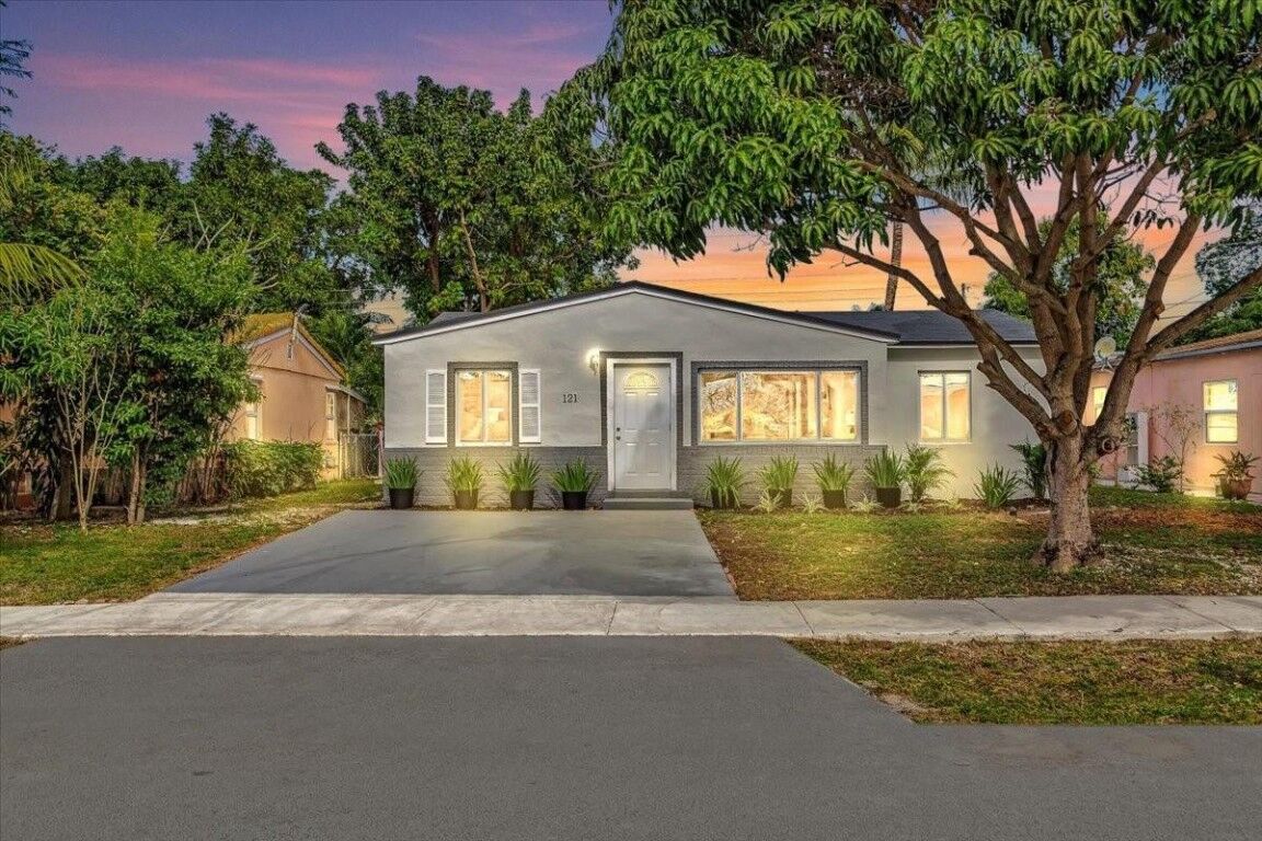 Property Photo:  121 NW 53rd Street  FL 33309 