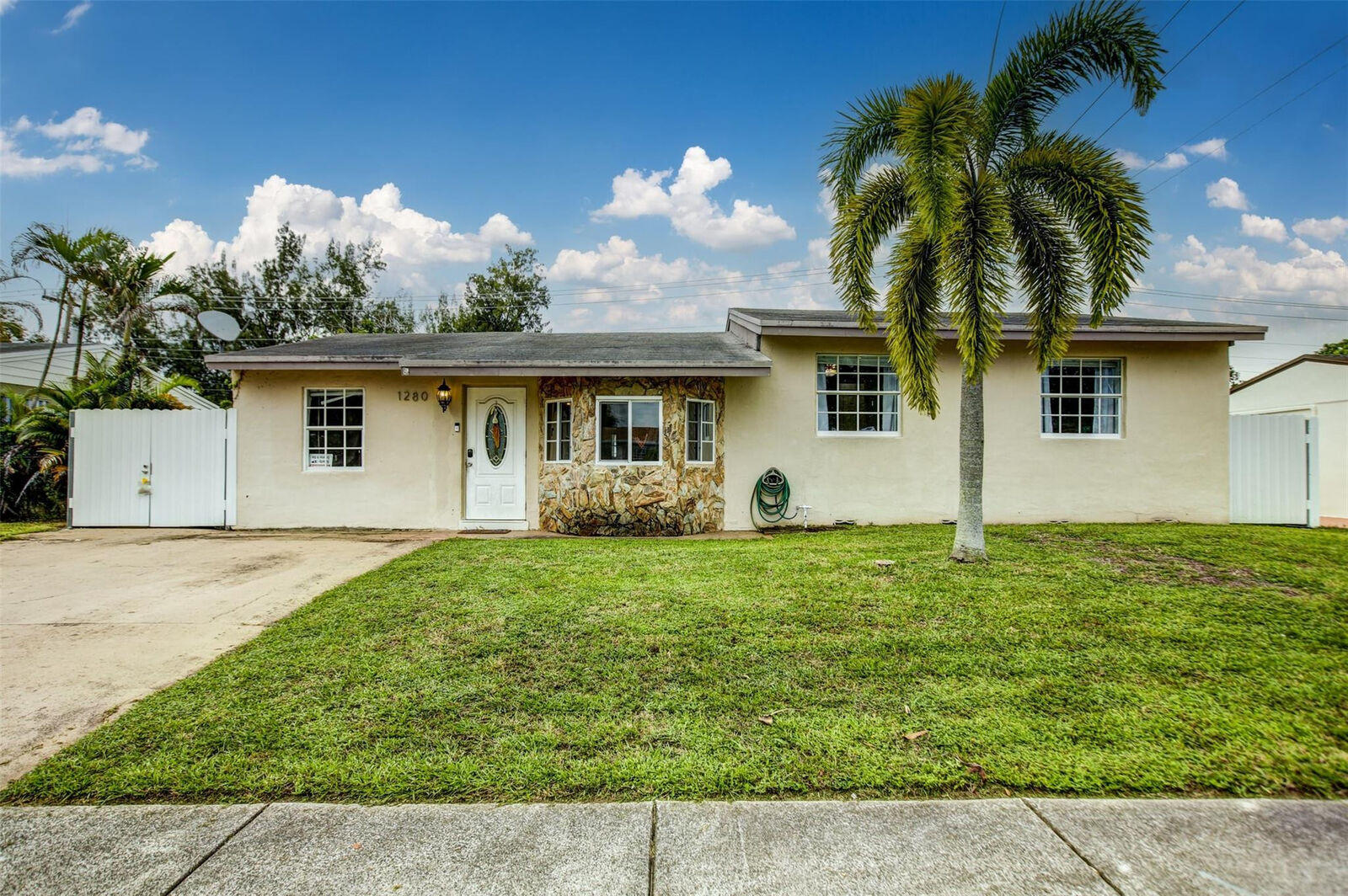 Property Photo:  1280 SW 47th Avenue  FL 33317 
