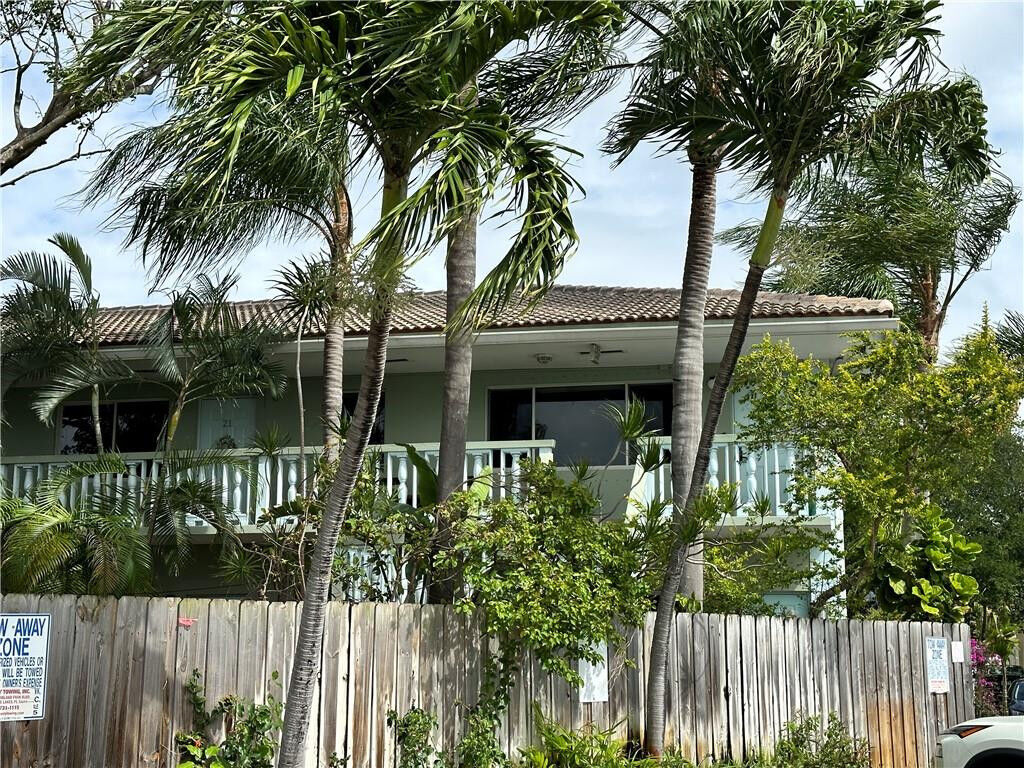 Property Photo:  1423 Holly Heights Drive 21  FL 33304 