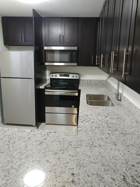 Property Photo:  9495 Evergreen Place 101  FL 33324 