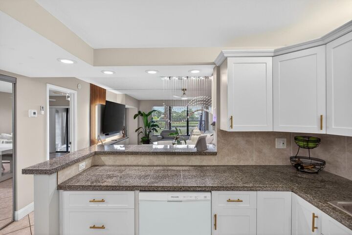 Property Photo:  2314 S Cypress Bend Drive 114  FL 33069 