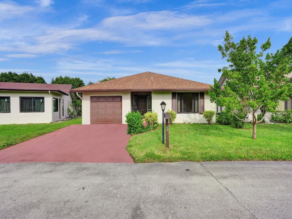 Property Photo: 2041 SW 16th Place FL 33442