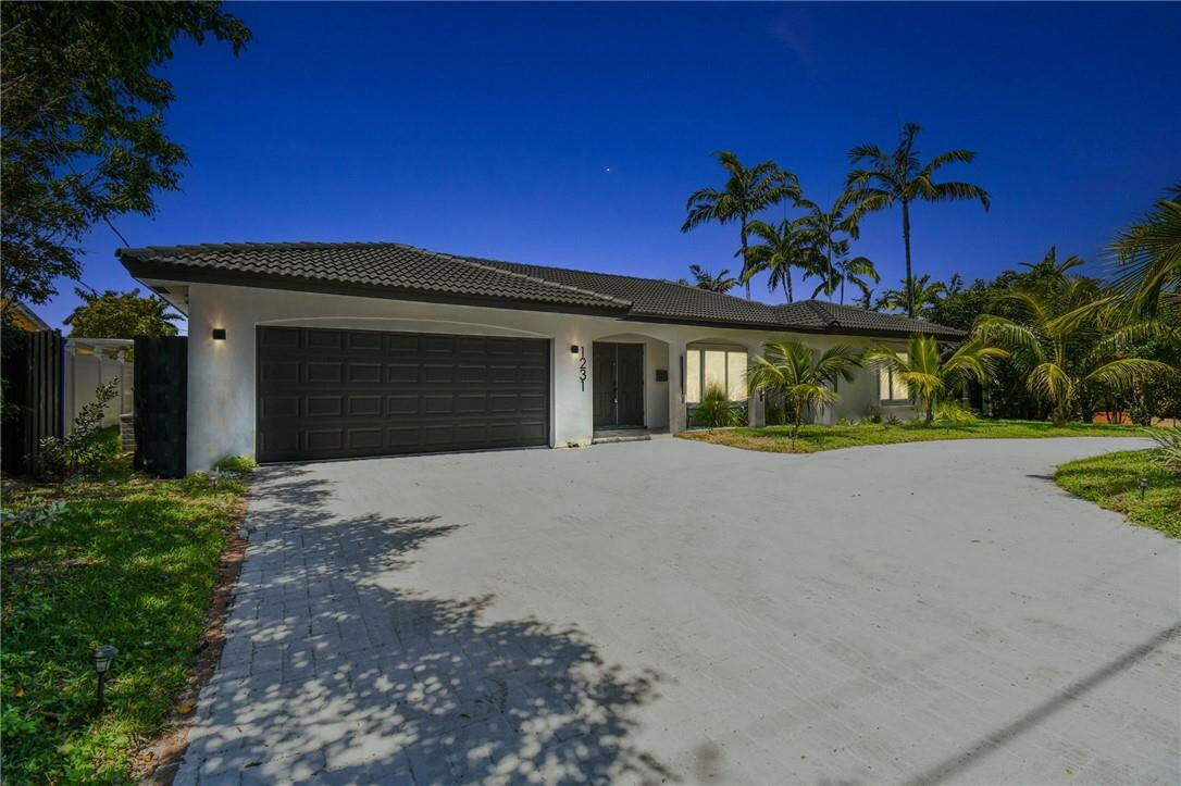 Property Photo: 1231 NE 28th Avenue FL 33062