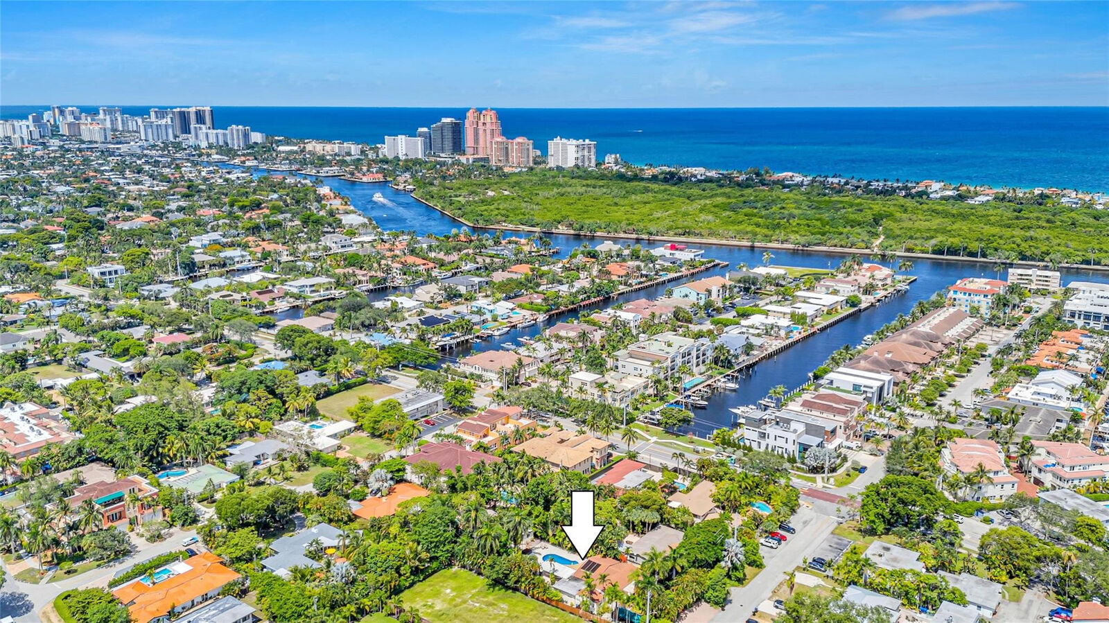 Property Photo: 2627 NE 14th Street FL 33304