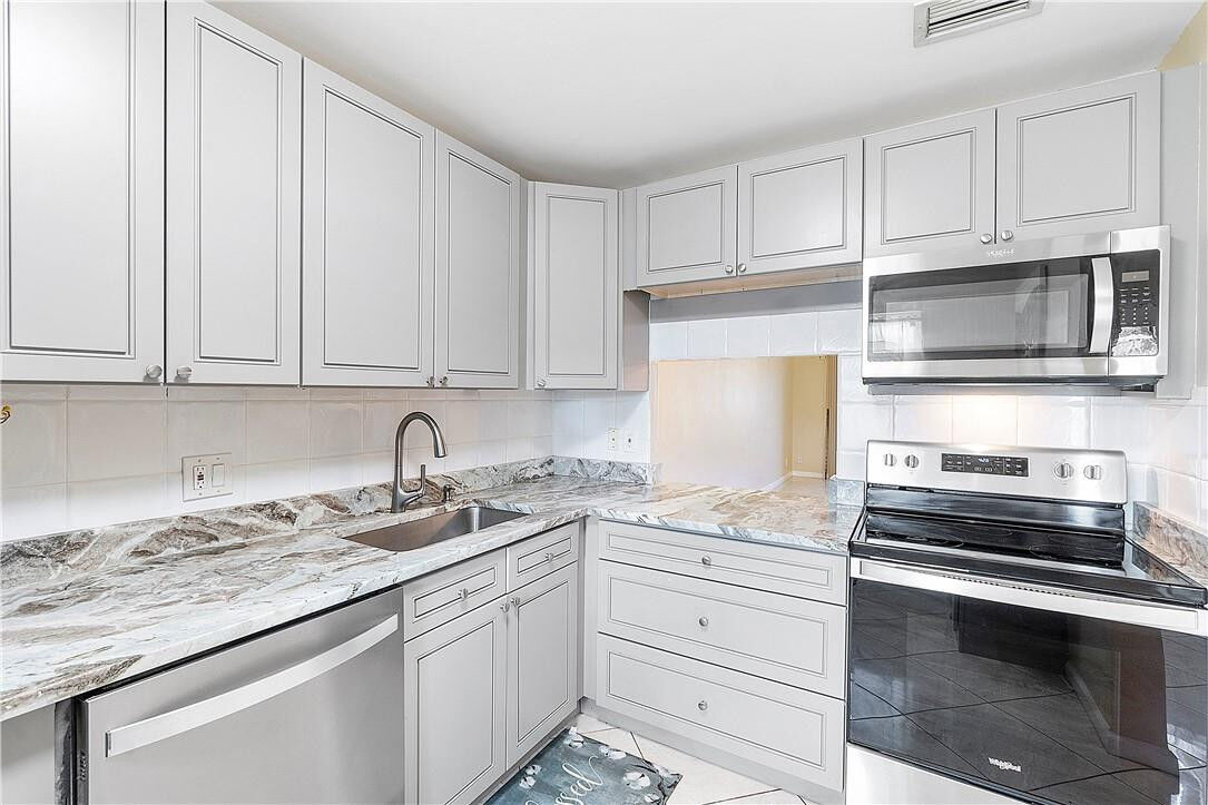 Property Photo:  143 Lake Meryl Drive 143  FL 33411 